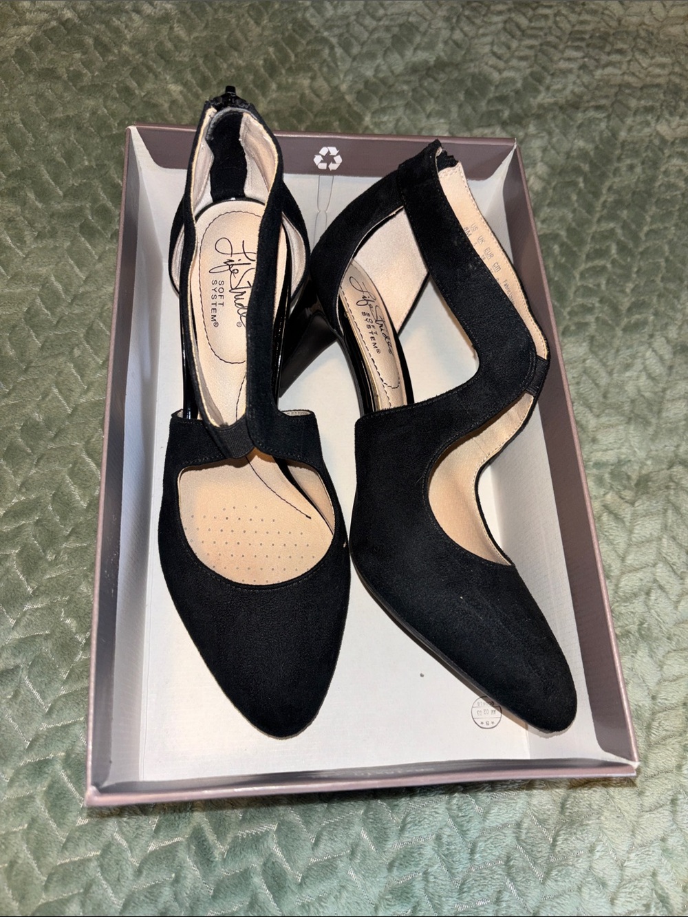 Women’s black heels like new